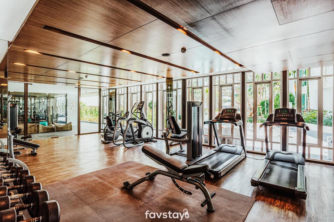 Favstay - The Base Downtown Phuket Exterior foto